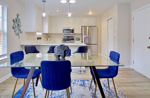 Fairburn Casa | Embellished Sapphire Home 10 mins to Atl Airport
