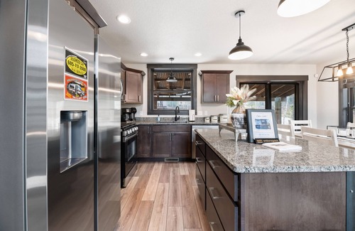 Lead Casa | Embers Gulch 1 brand new duplex, wifi, hot tub, paved roads, shared pool access