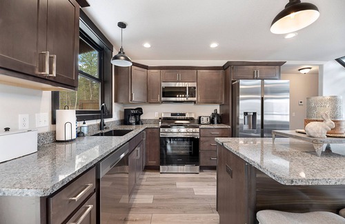 Lead Casa | Embers Gulch 2, Hot tub, wifi, paved roads, garage access, brand new duplex