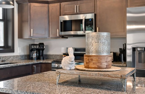 Lead Casa | Embers Gulch 2, Hot tub, wifi, paved roads, garage access, brand new duplex