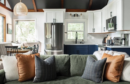Bluemont Chalet De Esquí | Emberwood | Modern Chalet + Nature Spa + Trails, & Wineries