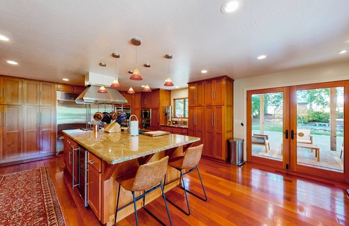 McKinleyville Casa | Emerald Acres | Redwood retreat in McKinleyville with a hot tub and firepit