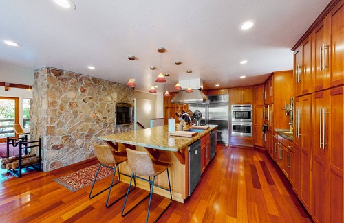 McKinleyville Casa | Emerald Acres | Redwood retreat in McKinleyville with a hot tub and firepit