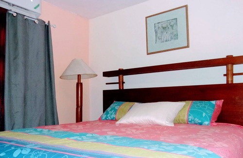 Camperdown Apartamento | ESMERALDA APT @OAKLANDS KINGSTON 876 528-0668