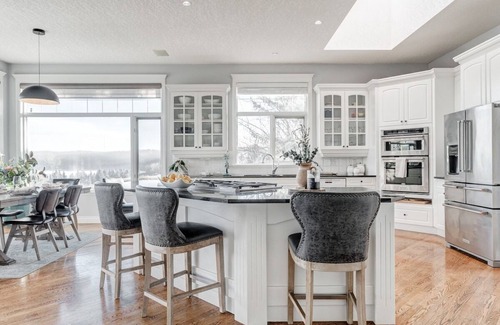 Springbank Casa | Emerald Bay Luxury Retreat with Hot Tub & Sauna
