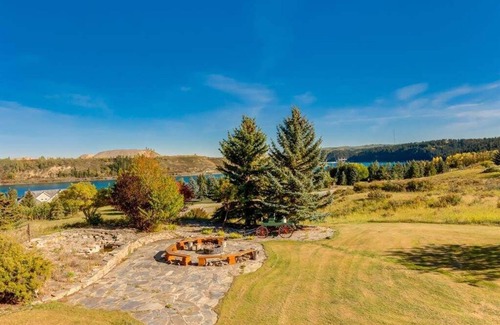 Springbank Casa | Emerald Bay Luxury Retreat with Hot Tub & Sauna