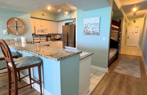Panama City Beach Condominio | CONDOMINIO FRENTE AL MAR / BALCÓN / 4to PISO / PLAYA / TIKI BAR / KID FRIENDLY / CLEAN