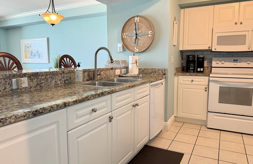 Panama City Beach Condominio | CONDOMINIO FRENTE AL MAR / BALCÓN / 4to PISO / PLAYA / TIKI BAR / KID FRIENDLY / CLEAN