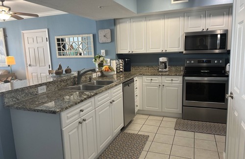 Panama City Beach Condominio | Emerald Beach Resort #731 Gulf Front, Spectacular Views, Family Owned!