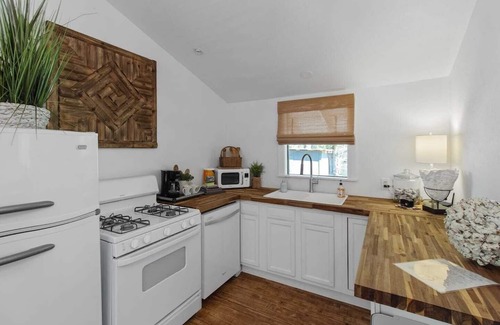 Shreveport Cabina | Emerald Cottage on Emerald Isle - Lake front with Kayaks! Emerald Isle Cabins, Shreveport, La
