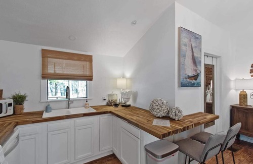 Shreveport Cabina | Emerald Cottage on Emerald Isle - Lake front with Kayaks! Emerald Isle Cabins, Shreveport, La