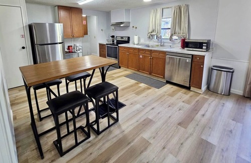 Northside Casa | Emerald Cottage Oasis