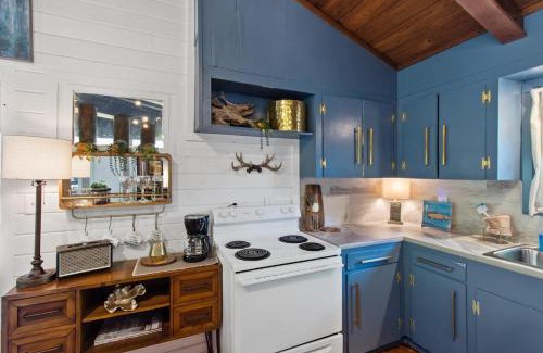 Shreveport Casa | Emerald Cove Lakefront Cabin With Kayaks & Canoes