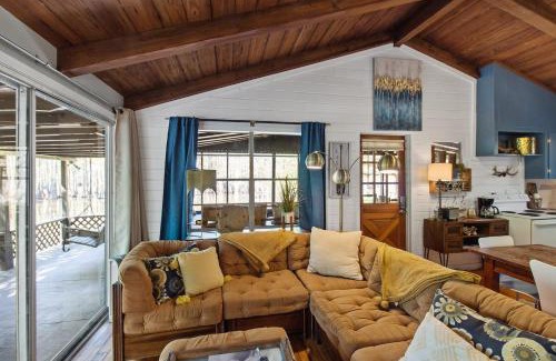 Shreveport Casa | Emerald Cove Lakefront Cabin With Kayaks & Canoes