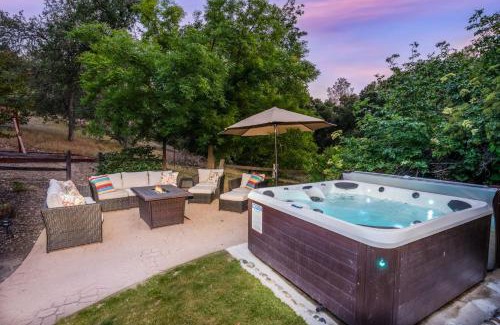 Yosemite Forks Casa | Emerald Escape 50 Acres w/Hot Tub, Game Room