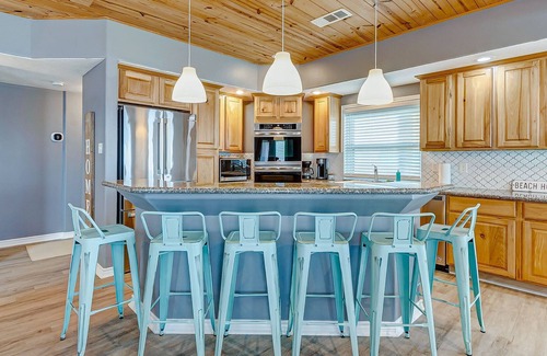 Gilchrist Casa | Emerald Isle, Beachfront, Sleeps 15, Dog Friendly, Gilchrist