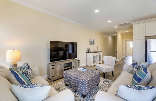 Emerald Isle Apartamento | Emerald Isle Getaway w/ Decks & Beach Views!