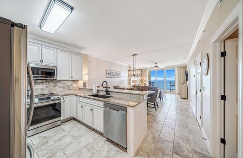 West Panama City Beach Condominio | Emerald Isle 2009 "The Shore Break" Pool, Grill, FREE Tix, Beach Chairs for 4