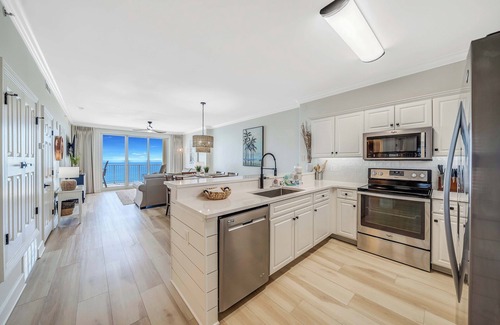 West Panama City Beach Condominio | Emerald Isle 2010 "Coastal Hippy Chic" w/Pool, FREE Tix & Beach Service for 4