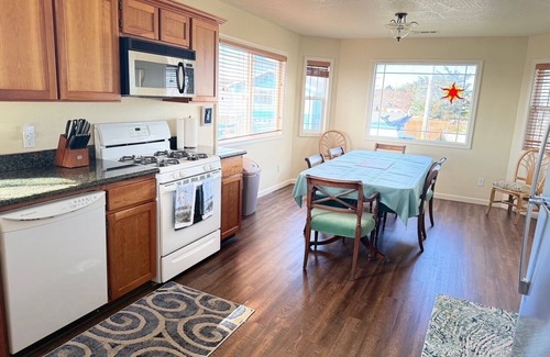 Crescent City Casa | Emerald Isles-close to the beach