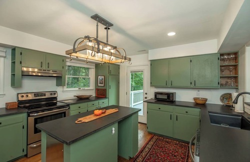 Cedar Mountain Casa | Emerald Lake Lodge - Lakefront - Families - Cozy - Fishing