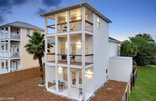 Holiday Beach Casa | Emerald Oasis Beach House