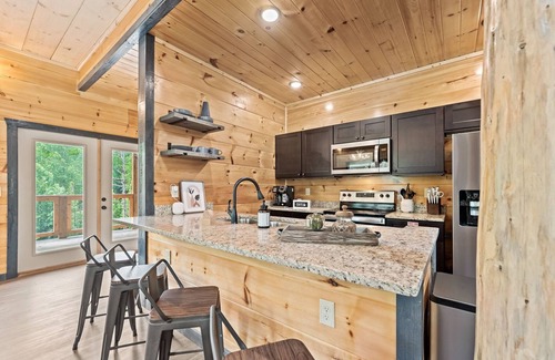 Sevierville Cabina | Emerald Valley/Private HEATED Indoor Pool/Outdoor Oasis/Brand New Luxury Cabin