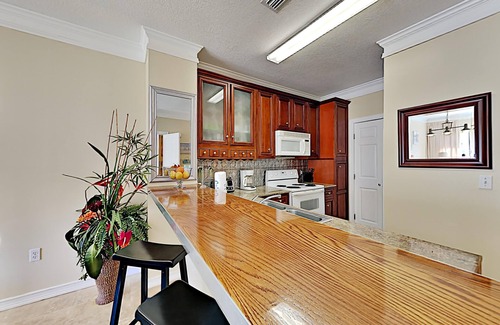 Frangista Beach Condominio | Emerald Waters #104 | Easy Walk to the Beach!