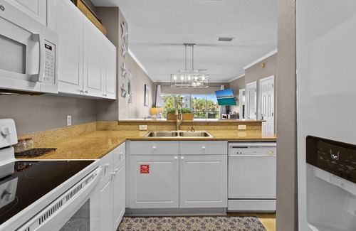 Frangista Beach Condominio | Emerald Waters 206 - Private Beach Access, Community Pool, Hot Tub, Near Dining!