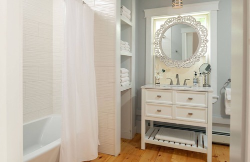 Kennebunk Apartamento | Emerson Cottage at Waldo Emerson Inn
