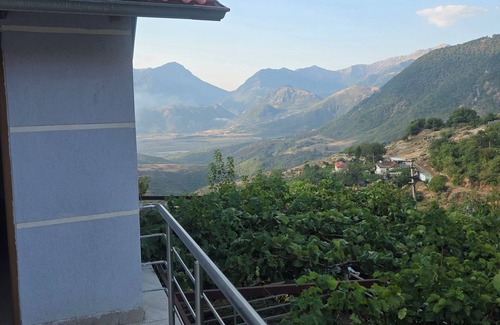 Gjirokaster Casa | Emily Cottage House in Gjirokaster 🇦🇱