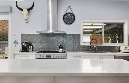 Coffs Harbour Casa | Emily House Pet-friendly Backyard Great Location