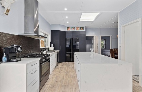 Coffs Harbour Casa | Emily House Pet-friendly Backyard Great Location