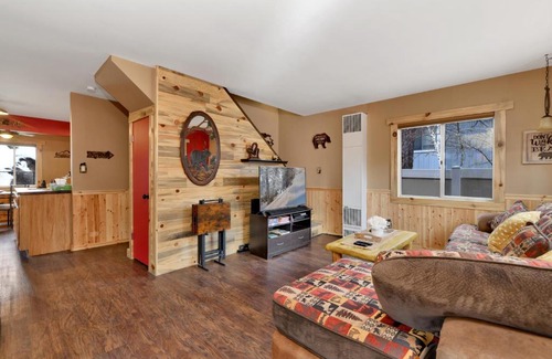 Big Bear City Chalet De Esquí | Emma's Cottage- Adorable Central Cozy Modern Chalet Home- Minutes to Activities