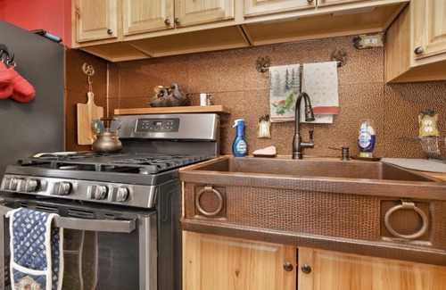 Big Bear City Chalet De Esquí | Emma's Cottage- Adorable Central Cozy Modern Chalet Home- Minutes to Activities
