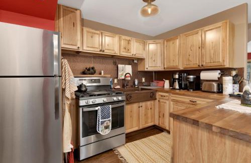 Big Bear City Chalet De Esquí | Emma's Cottage- Adorable Central Cozy Modern Chalet Home- Minutes to Activities