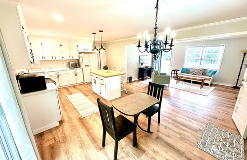 Albertson Casa | Emma's Sunpine Cottage