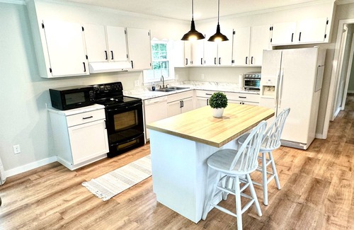 Albertson Casa | Emma's Sunpine Cottage