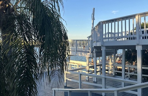 Arroyo City Cabina | EMMA’S COTTAGE; WATERFRONT FISHING PIER