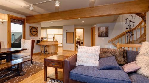 North Park City Casa | Empire Ski Chalet Home