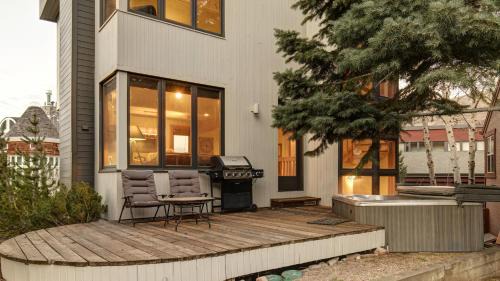 North Park City Casa | Empire Ski Chalet Home