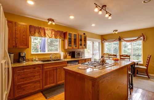 Georgetown Casa | Empire Home w / Firepit, cerca de impresionantes rutas de senderismo