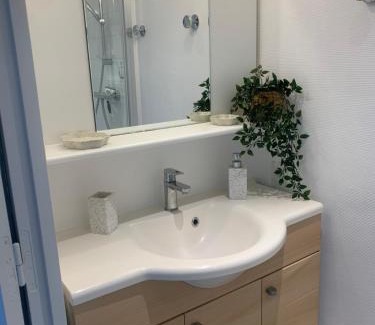 Saint-Benoit-des-Ondes Apartamento | en baie du mont saint Miche Proche bord de mer