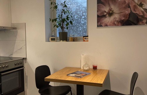 Landskrona Casa | En Charmig Tillbyggd 1.5 rum med Härligt Beläget med Promenadavstånd Till Allt