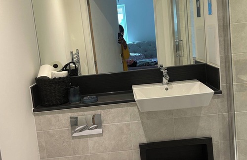 College Park and Old Oak Apartamento | En-suite double room close to central london