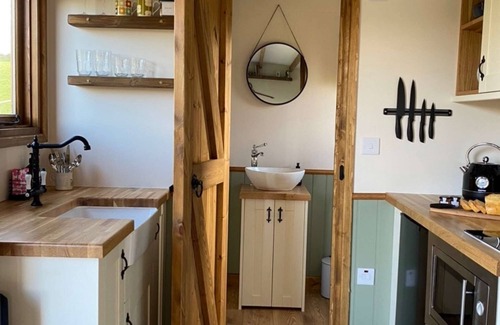 Llanfarian Cabina | En-suite Shepherds Huts