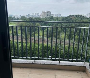 Hadapsar Apartamento | Ena by StayVio, Amanora Park Town, Hadapsar, Pune