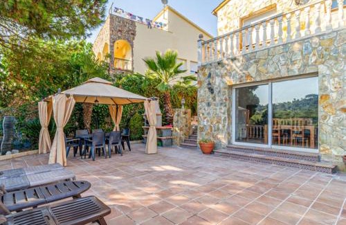 Palafolls Casa | Encantadora casa rustica con piscina privada