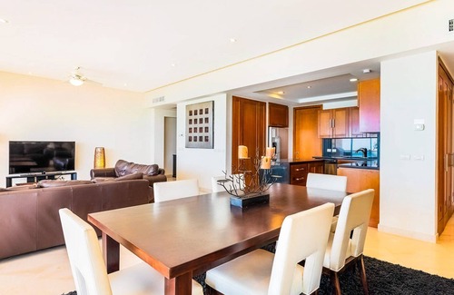 Puerto Penasco Condominio | Elegante unidad de 2 dormitorios en el octavo piso