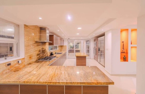 Manga Casa | Encanto Mansion: 6 Bedroom Luxury Stay Near Walled City